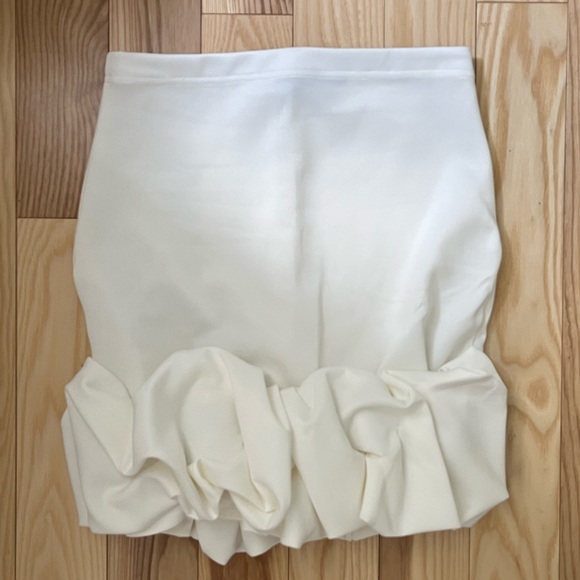 NWOT BOOHOO WHITE SKIRT - Picture 4 of 4